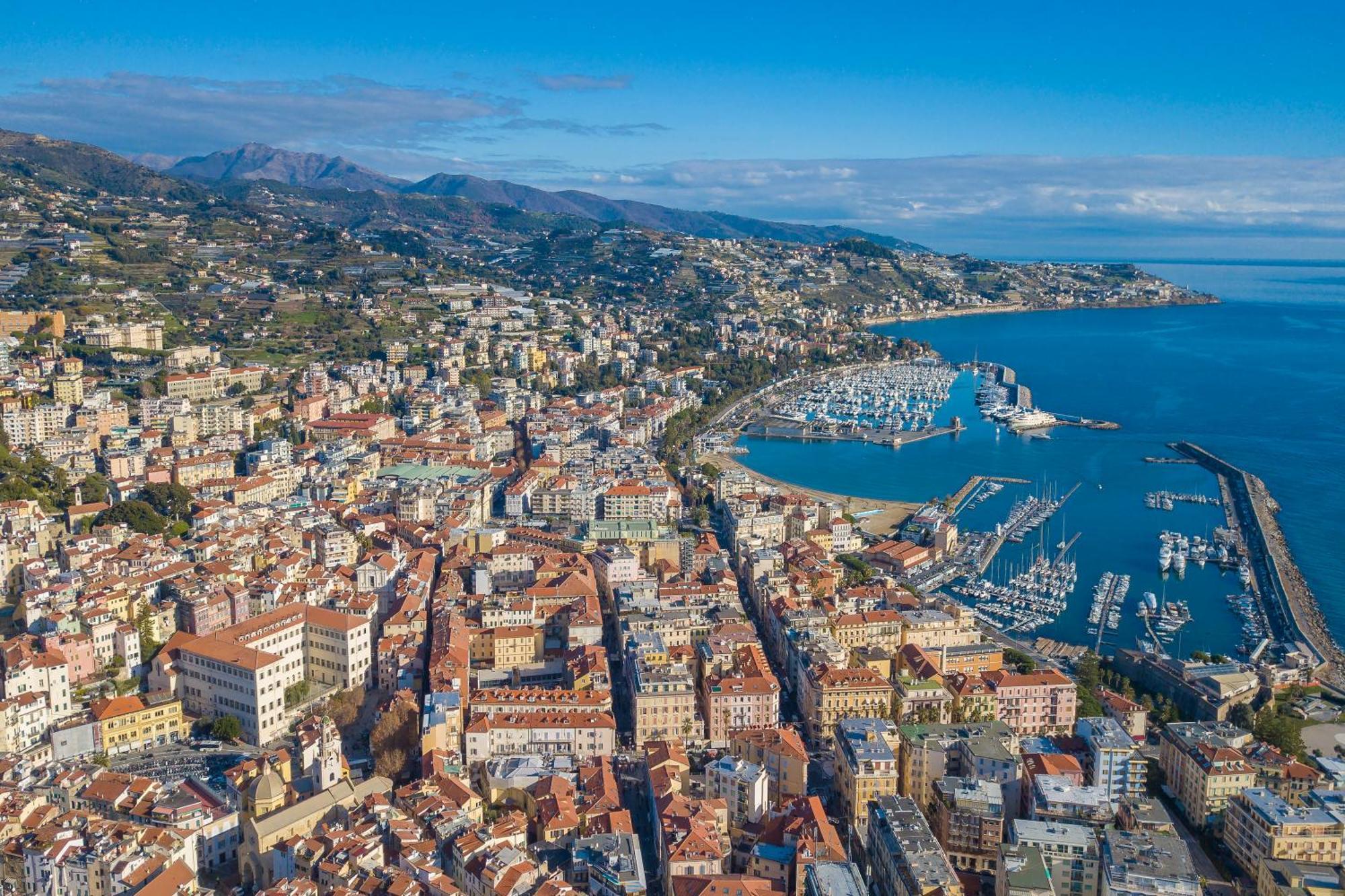 Caratteristico Appartamento In Centro - Happy Rentals Sanremo Luaran gambar